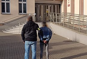 Tarnowskie Góry. Podczas interwencji groziła policjantom nożem -57549