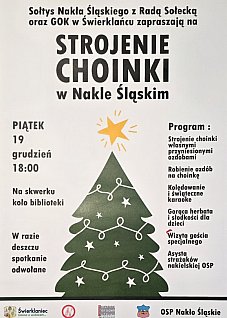Strojenie choinki w Nakle Śląskim na skwerze przy bibliotece