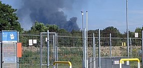 Strażacy gaszą duży pożar składowiska odpadów