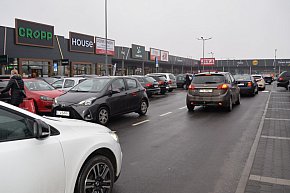 S1 na Zagórskiej. Sklepów przybywa, na parkingu ciasno-31574