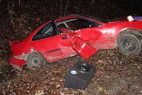 Samochody w rowach, pijani kierowcy, ratowanie życia. Kronika-66699