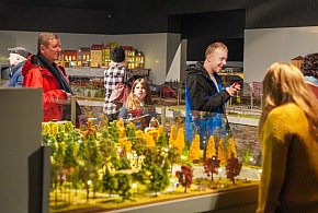 W Tarnowskich Górach powstał Dworzec Kultury, galeria sztuki z makietą kolejową-66858