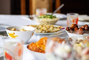 Polacy znów sięgną głębiej do kieszeni. Tyle wydają na świąteczne jedzenie-66936