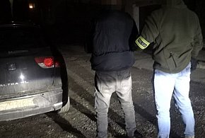 Jechał z zakazami, po amfetaminie i z tekturową tablicą rejestracyjną-66948