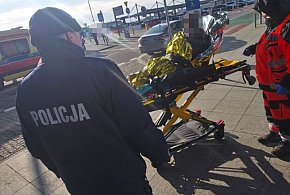 Dzielnicowy pomógł 67-latce. Mróz śmiertelnym zagrożeniem