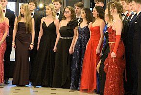 Bal maturzystów LO Sempołowskiej w Tarnowskich Górach. Elegancka...