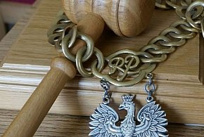 Świerklaniec. Zarzut gwałtu dla porucznika. Pokrzywdzoną jest 17-latka