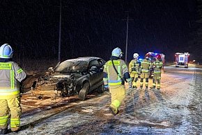 Kalety. 18-latek wpadł w poślizg i rozbił Audi. Zima nie wybacza błędów