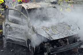 Powiat tarnogórski. Pożar auta na A1. Dostawczy Ford spłonął doszczętnie