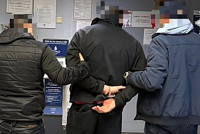 Przyłożył jej nóż do szyi i kazał jechać do Piekar Śląskich