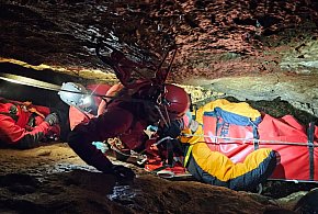 Strażacy z Radzionkowa w akcji w jaskiniach