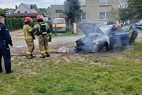 Tarnowskie Góry. Pożar Audi, w środku dzieci
