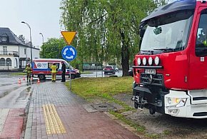 Motorowerzysta zaliczył upadek. Dlaczego?