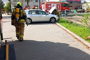 Pożar auta na parkingu ośrodka zdrowia