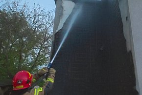 Powiat tarnogórski. Pożar domu, 5 strażackich zastępów w akcji