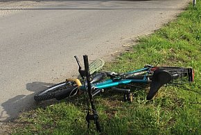 Powiat tarnogórski. 8-latek wjechał  rowerem w samochód