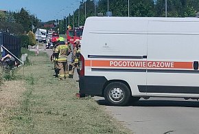Powiat tarnogórski. Uszkodzona rura gazowa wystawała z ziemi