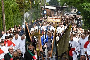 Boże Ciało w Strzybnicy – wiara, tradycja i historia parafii od 1887 roku