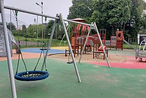 Tarnowskie Góry. Dewastacje placu zabaw. Ukradli huśtawkę