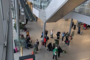 Ewakuacja w Pyrzowicach. W nocy setki pasażerów musiały opuścić terminal