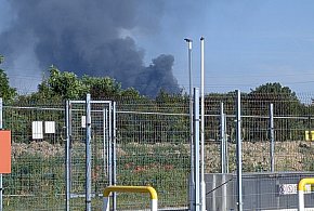 Strażacy gaszą duży pożar składowiska odpadów w Chorzowie