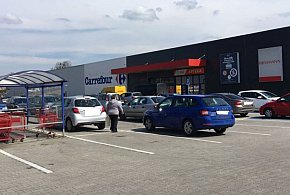 Tarnowskie Góry. 26-latka przyłapana na kradzieży alkoholu w Carrefourze