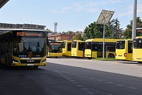 Pobicie na dworcu autobusowym w Tarnowskich Górach. Napastnicy z zarzutami