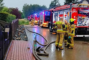 Powiat tarnogórski. Piorun uderzył w budynek. Na miejscu 6 zastępów straży