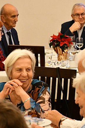 Urodziny członków UTW. Seniorzy świętowali w pałacu-31535