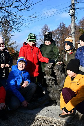 Trzynasta rzeźba gwarka odsłonięta-31592