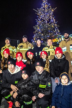 Choinka na skwerze. Ozdobili ją mieszkańcy Orzecha-31626