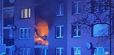 Pożar w bloku na osiedlu, mężczyzna w szpitalu
