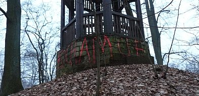 Wandalizm w Parku Miejskim. Słaby ten romantyzm
