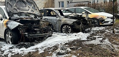 Pożar samochodów na osiedlu. Dwie akcje strażaków
