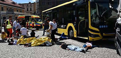 Tarnowskie Góry. Krzyki rannych, dym w autobusie. Zawody w mieście
