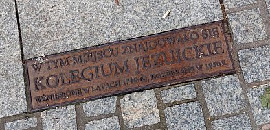 Tarnowskie Góry. Radny w sprawie skorodowanych historycznych tabliczek