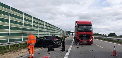 Utrudnienia na autostradzie, zderzenie osobówki i ciężarówki