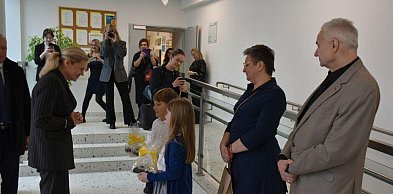 Ministra Nowacka, nauczyciele i rodzice. Spotkanie w Ziemięcicach