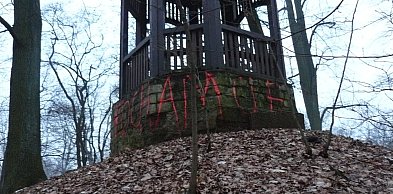 Wandalizm w Parku Miejskim. Słaby ten romantyzm