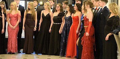 Bal maturzystów LO Sempołowskiej w Tarnowskich Górach. Elegancka...