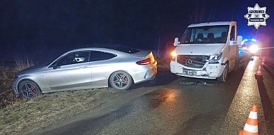 Powiat tarnogórski. Zderzenie Mercedesów na skrzyżowaniu