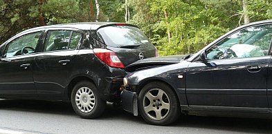 Droga rowerowa przy DW 908 i chodnik przy przystanku