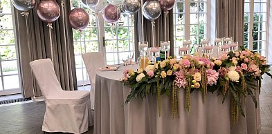 Śluby w Warszawie: jak z roku na rok zmieniają się trendy dekoracyjne