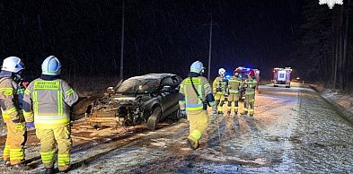 Kalety. 18-latek wpadł w poślizg i rozbił Audi. Zima nie wybacza błędów