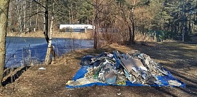 Poszukiwania sprawcy trwają. Może zapłacić sporo kasy