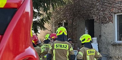 Pożar domu w Tąpkowicach. Interweniowały trzy zastępy straży pożarnej