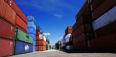 Kontenery morskie na sprzedaż – praktyczne i elastyczne rozwiązania dla firm 20’ i