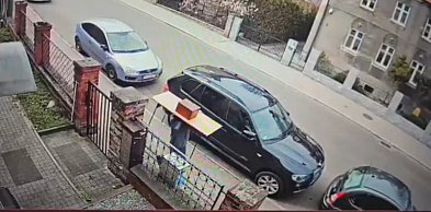 Ukradł skarbonę z kościoła. Razem ze stołem