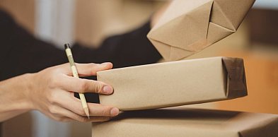 Jak obniżyć koszty w dużym sklepie internetowym? Sprawdź ofertę hurtową i doradztw