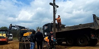 Powiat tarnogórski. Zdemontowali krzyż. Gdzie stanie?